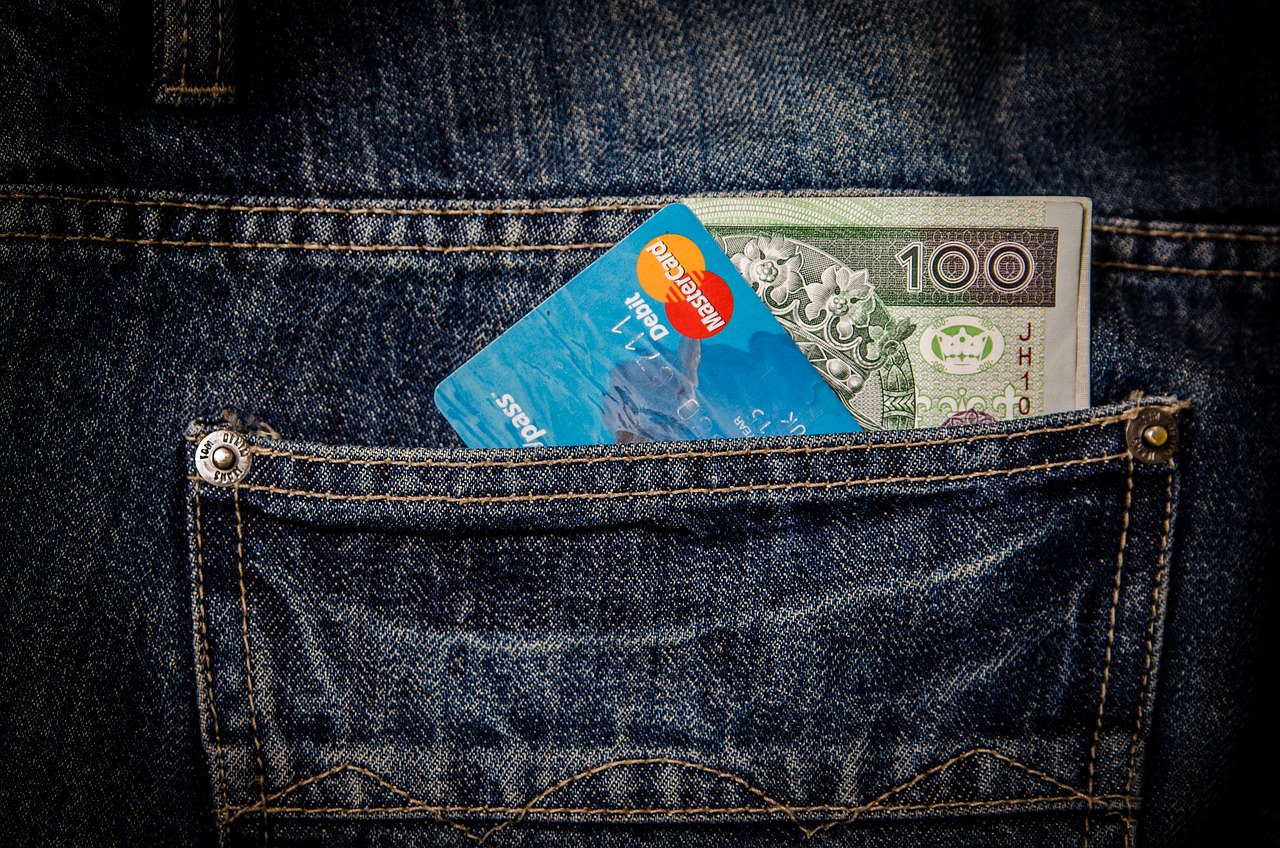 credit cards with money in pocket